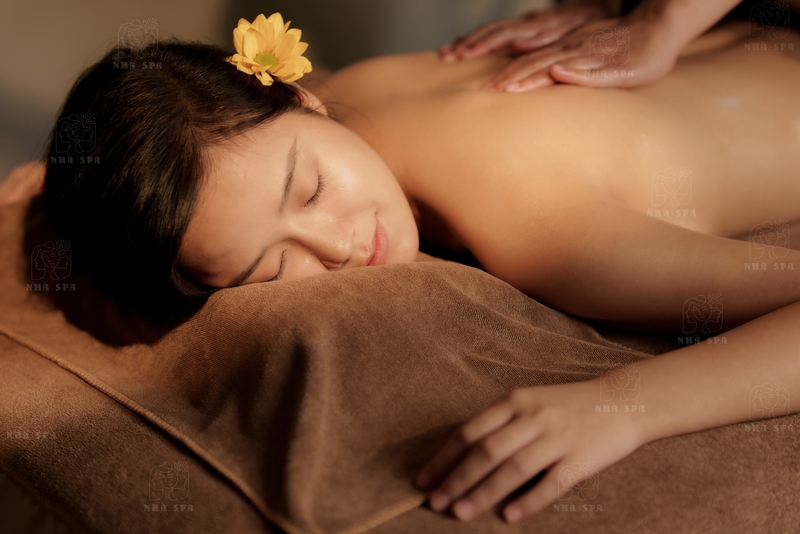 Massage body đá nóng